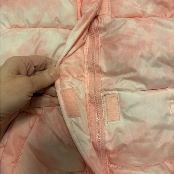 Hooded zip up puffer type coat with pockets - Picture 2 of 6